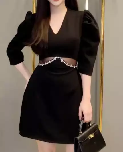 Váy nhung đen tay lỡ dáng a khoét eo sexy đi tiệc