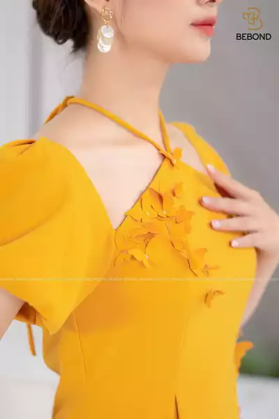 Đầm cổ yếm vàng Sandy