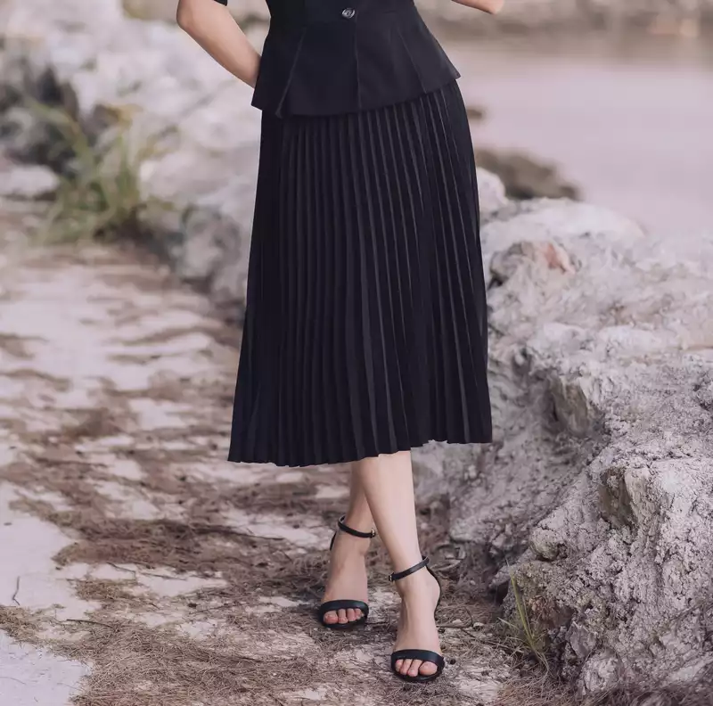 Chân váy dập ly MÀU ĐEN- MARILA SKIRT